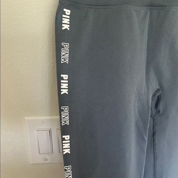 PINK Victoria's Secret Women’s Charcoal Leggings Size Medium - Picture 2 of 5